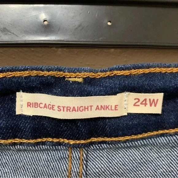 Levi’s Ribcage Straight Ankle Jeans - Picture 9 of 12